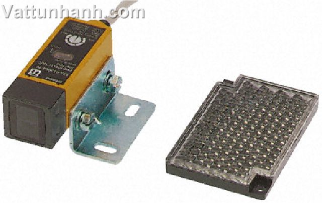 Switch, sensor, proximity, short range clear object, horizontal, PNP